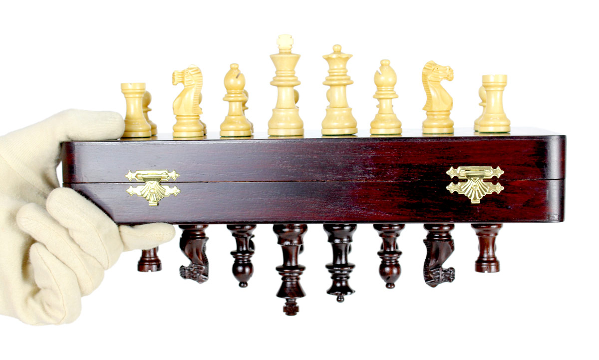 Strong magnets do not let the chess pieces fall off even if the box is positioned upside down.